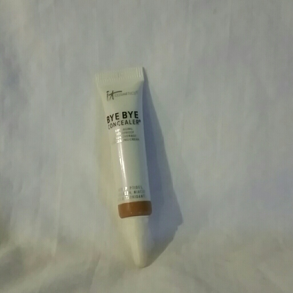 IT Cosmetics Bye Bye Concealer In Tan shade